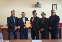 Raih Gelar Magister di UNILAK, Syafaruddin Poti Singgung Pentingnya Menuntut Ilmu