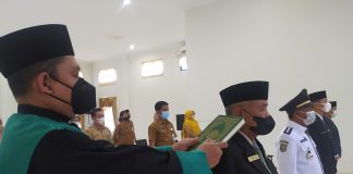 Berhalangan Hadir Saat Pelantikan, Beberapa Pejabat Eselon II dan III Lingkungan Pemkab Rohul Dikukuh dan Diambil Sumpah Jabatan