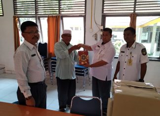 Ciptakan Masyarakat Yang Qurani, Pemkab Rohul Salurkan Al-Quran ke Masjid-Masjid