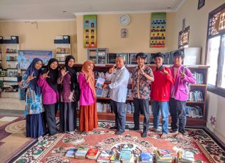 FLP Ranting STKIP Rokania Hibahkan Buku Ke Perpustakaan Daerah Rokan Hulu
