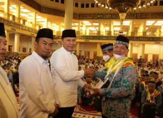 Dini Hari, Wabup Rohul H Indra Gunawan Lepas 241 JCH ke Tanah Suci