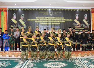 LKA Ujung Batu Beri Gelar Kehormatan Adat, Wabup dan Anggota DPRD Rohul Kebagian