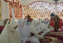 Dengan Tepuk Tepung Tawar, Bupati Lepas Jamaah Calon Haji KORPRI Rohul