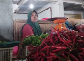 Pedagang Kaki Lima Keluhkan Harga Cabe Yang Meroket