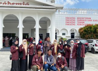KKN di Desa Sungai Pinang, Mahasiswa Univrab Merenovasi dan Membersihkan Musholla
