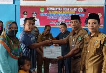Melalui Dana Aspirasi Ir Efendi Sianipar, Pemkab Rohul Salurkan Bantuan Bedah Rumah di Desa Sejati