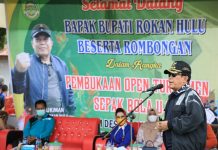 Bupati Sukiman Buka Turnamen Sepakbola U-15 di Desa Tapung Jaya
