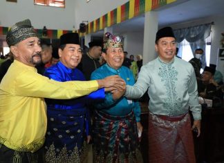 Mantan dan Bupati Rohul Disatukan Dalam Ruangan Paripurna HUT Rohul