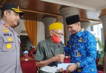 PERINGATI HARI PAHLAWAN 2022, Pemkab Beri ‘Buah Kasih’ Kepada Satu-Satunya Veteran Rohul