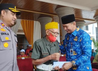 PERINGATI HARI PAHLAWAN 2022, Pemkab Beri ‘Buah Kasih’ Kepada Satu-Satunya Veteran Rohul