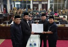 MELALUI RAPAT PARIPURNA, Pimpinan DPRD Rohul Sahkan Perda APBD Tahun 2023