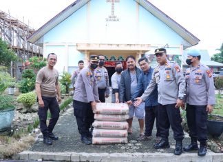 Peduli Sesama, Kapolres Rohul Beri 50 Sak Semen ke Gereja