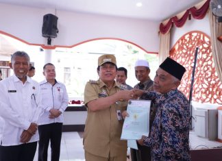 Sebanyak 2.361 SHM Diserahkan Bupati Sukiman Kepada Masyarakat, 54 Persil Diantaranya Adalah Aset Pemda