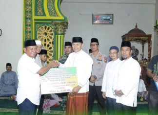 Gelar Safari Ramadhan di Pagaran Tapah, Wabup Rohul Salurkan Banyak Bantuan
