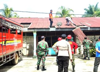 Angin Puting Beliung Rusak Atap Rumah Warga di Rohul