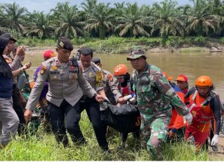 Tiga Hari Terbawa Arus Sungai, Mayat Wanita di Rohul Akhirnya Ditemukan