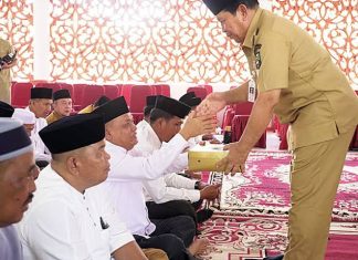 Lepas Anggota KORPRI Menunaikan Ibadah Haji, Berikut Pesan Bupati Sukiman