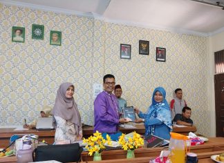 Peduli Literasi Baca, Tim Pengabdian Unilak Dampingi Pengembangan Pojok Baca Kelas
