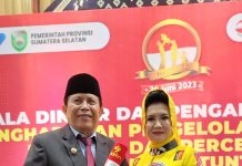 Bupati Rohul Terima Penghargaan Dari BKKBN