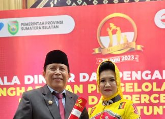 Bupati Rohul Terima Penghargaan Dari BKKBN