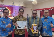 Radio Pemkab Rohul Terima Penghargaan KPID Award 2023
