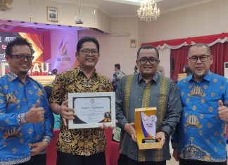Radio Pemkab Rohul Terima Penghargaan KPID Award 2023
