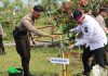 Wabup dan Polres Rohul Tanam Pohon
