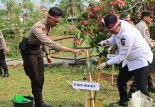 Wabup dan Polres Rohul Tanam Pohon