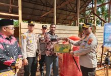 Kapolres Rohul Beri Bantuan Sumur Bor, Mesin Pompa dan Tangki Air Gratis