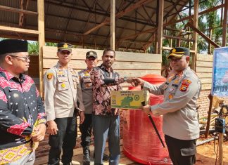 Kapolres Rohul Beri Bantuan Sumur Bor, Mesin Pompa dan Tangki Air Gratis