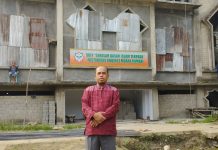 Rusli S.Ag, Anggota DPRD Rohul yang Tinggal di Rumah Papan
