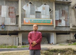 Rusli S.Ag, Anggota DPRD Rohul yang Tinggal di Rumah Papan