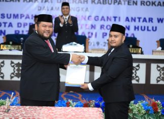 Rizky Ahmadi Putra Diambil Sumpah PAW Anggota DPRD Rohul