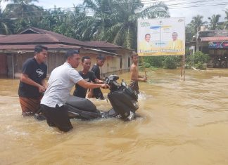 Banjir Akibatkan Jalan Lintas Provinsi Terputus