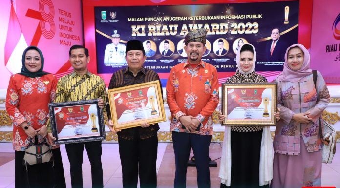 Rokan Hulu Raih Berbagai Penghargaan Dalam KI RIAU AWARD 2023