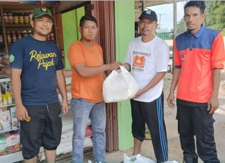 Salurkan Bantuan Bagi Korban Banjir, BPBD Rohul Beri Tips Tangani Banjir