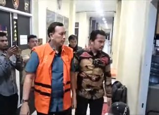 Gunakan Rompi Orange, Kasat Reskrim Polres Rohul Tahan Kadis Perkim