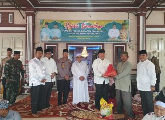 Berbagi Sesama, Bupati Sukiman Salurkan Bantuan
