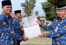 Sempena Peringatan Harkitnas, Kalapas Pasir Pengaraian Beri Penghargaan Kepada Petugas Teladan