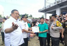 Pj Gubri dan Bupati Rohul Tinjau dan Salurkan Bantuan ke Korban Kebakaran