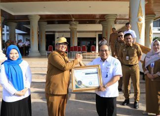Rohul Terima Sertifikat UHC