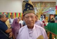 Mantan Gubri Riau, Saleh Djasit Ucapkan Selamat Kepada Ketua PGRI Riau, Dr Adolf Bastian