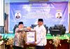 H.Alfedri Terima Penghargaan Tokoh Terbaik Peduli Pendidikan Kabupaten Siak dari Universitas Lancang Kuning