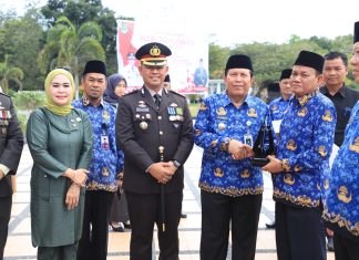 Bupati Sukiman Berikan Penghargaan Innovative Award Rohul