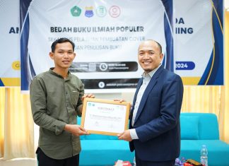 Menguak Sisi Lain dalam Buku ‘Kenapa Harus Dekat dengan Dosen’ dan ‘Donasi Kampus 14 Semester’ Dalam Bedah Buku UNILAK
