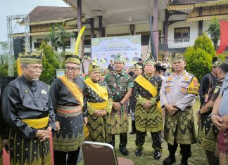 Dibawah Kepemimpinan Bupati Sukiman, LAMR Rohul Gelar Togak Tunggul Panji Adat