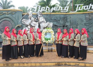 Peringati PIPAS ke-21, Ibu-ibu Pemasyarakatan Lapas Pasir Pengaraian Kunjungi Monumen Bersejarah