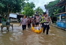 Gerak Cepat, Polres Rohul Bantu Korban Banjir