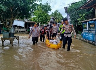 Gerak Cepat, Polres Rohul Bantu Korban Banjir