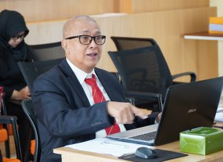 Usia Senja, Semangat Muda, Kisah Inspiratif Dr. Ahmad Tarmizy Dalam Dunia Pendidikan dan Kesehatan